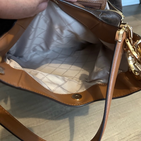 Michael Kors Monogram Shoulder Bag NWT - Picture 15 of 16